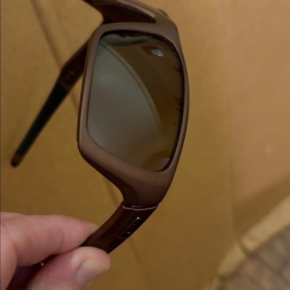 Oakley Jury sunglasses in the Distressed Brown colorway with Dark Bronze lenses - Picture 7 of 9